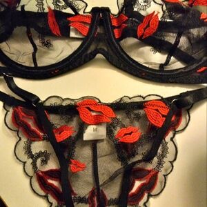 New,black& red embroidered lips sheer mesh underwire bra&bikini size medium.